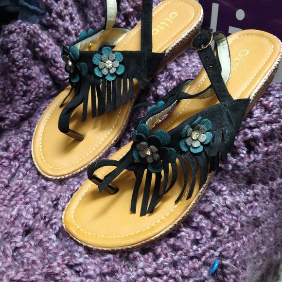 Ollio Sandals NWOT - Picture 2 of 8